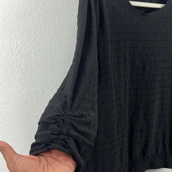 Simply Vera Wang Knit Blouse Sz L Black Crinkle Texture Ruched 3/4 Sleeves Chic - Picture 4 of 9